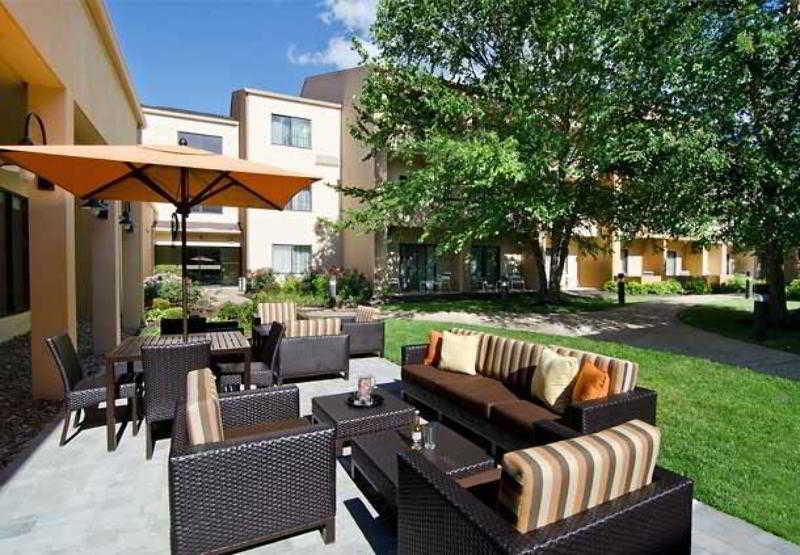 Courtyard Kansas City Overland Park/Metcalf, South Of College Boulevard Экстерьер фото