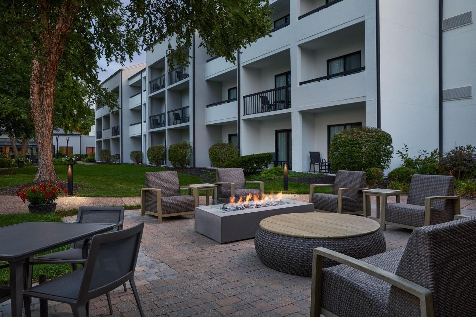Courtyard Kansas City Overland Park/Metcalf, South Of College Boulevard Экстерьер фото